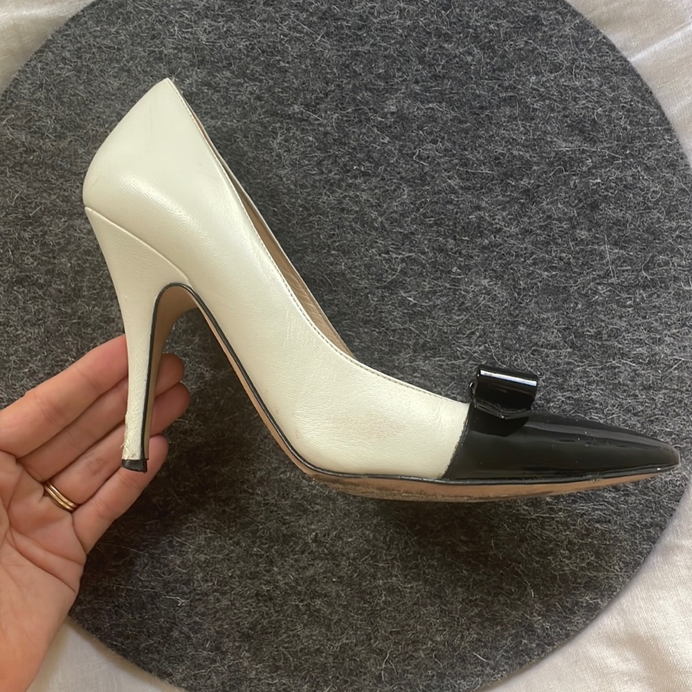 Kate Spade 7.5 Black and White Bow Heel